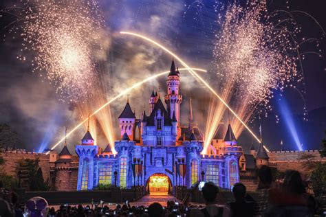 Disney Fireworks | Hong Kong Disneyland Fireworks, with Fuji… | Flickr