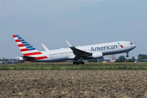 Atlas-Air-Boeing-B747 Cargo Flugzeug rollt auf dem Flughafen Amsterdam ...