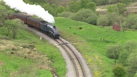 Magnificent Mallard: World's fastest steam locomotive - BBC News