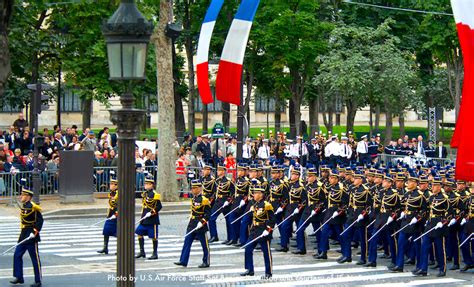 Bastille Day in Paris 2022: Fireworks, Parade, Parties | Paris Discovery Guide