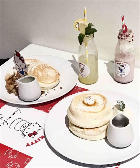 Fuwa Fuwa Japanese Soufflé Pancakes Featuring Hello Kitty – Rosana Eats ...