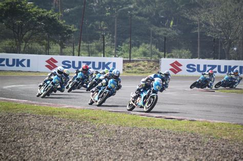 Vòng 2 giải đua xe gắn máy Suzuki Asian Challenge tại đường đua Sentul ...