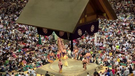 The main event! Senior sumo wrestlers are presented to the crowd - YouTube