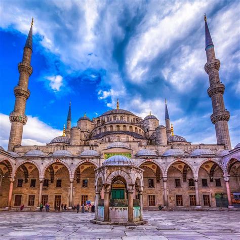 The Blue Mosque in Istanbul, Turkey. (Dengan gambar)