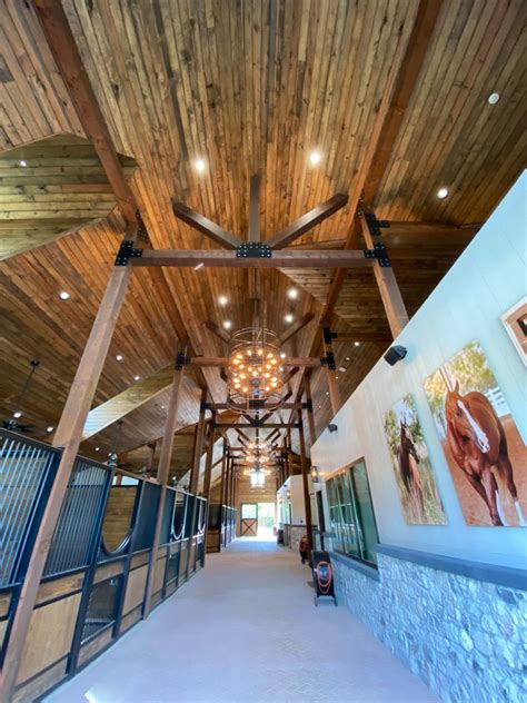 Step Inside an 8-Stall Horse Barn with Luxury in Mind - STABLE STYLE