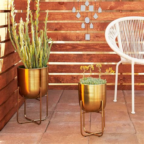 15 Outdoor Plant Stand Ideas - VisualHunt