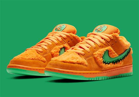 Grateful Dead Nike SB Dunk Orange CJ5378-800 | SneakerNews.com