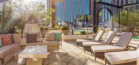 Las Vegas Pool Cabanas and Daybeds | Private Cabanas