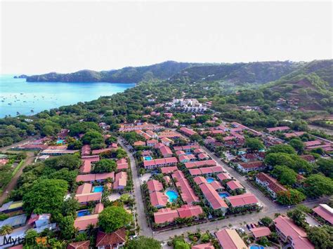 Differences Between Playas del Coco and Playa Tamarindo