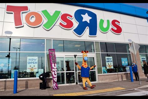 Toys 'R' US opens at Stone Road Mall (8 photos) - Guelph News