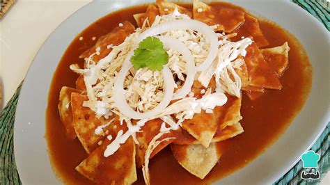 Chilaquiles rojos con pollo - ¡Receta original MEXICANA!