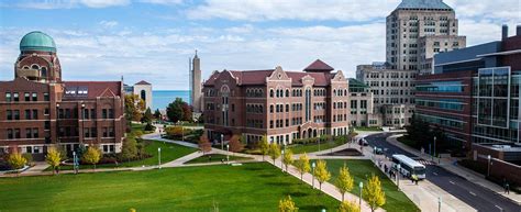 Loyola University Chicago (LUC) Reviews & Tours - CampusReel