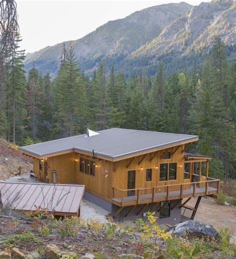 Photo of an off-grid house in Washington state | Off grid house, Rustic exterior, Backyard cottage