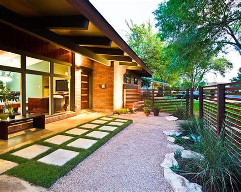 40+ Atomic Ranch Design Ideas 19 | Modern landscaping, Modern front yard, Modern landscape design