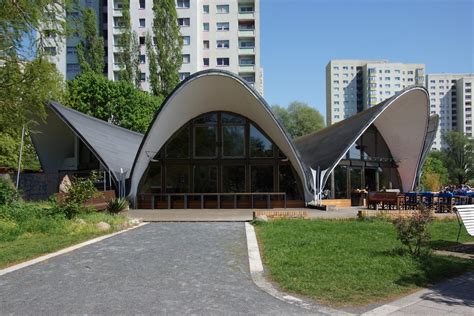 Hyperbolic Paraboloid Homes