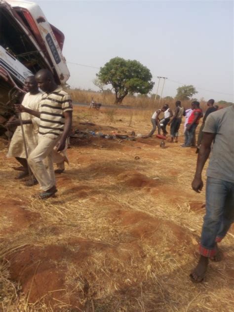 Scenes Of An Accident Along Mokwa-makera Road(viewer's Discretion) - Car Talk - Nigeria