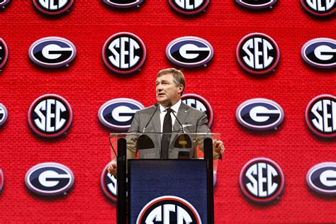 Kirby Smart Begins Fall Camp for Georgia Football with Emphasis on QB ...