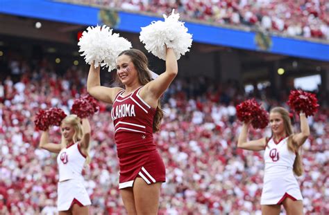 College Football World Reacts To Oklahoma Cheerleader Video - The Spun