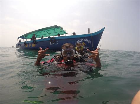 Scuba Diving in Tarkarli Beach | Watersports Goa | GoBananas from ...