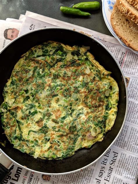 Spinach Omelette - A greens loaded delicious omelette for an anytime meal