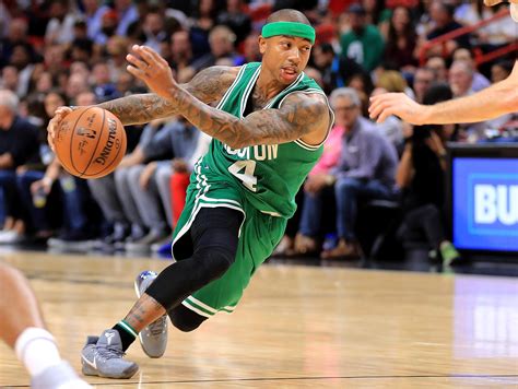 Isaiah Thomas scores 25, Celtics get past Heat 112-104