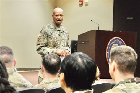 Medical Service Officers discuss future with Corps Chief at JRTC | Article | The United States Army