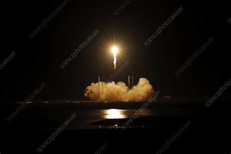 SpaceX Dragon launch - Stock Image - C014/7443 - Science Photo Library