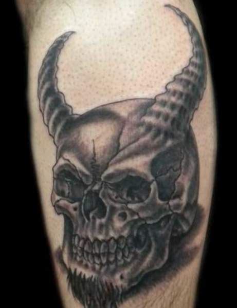 15 Awesome and Easy Skull Tattoo Designs with Pictures