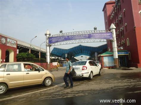 Entrance of howrah Railway Station | Veethi