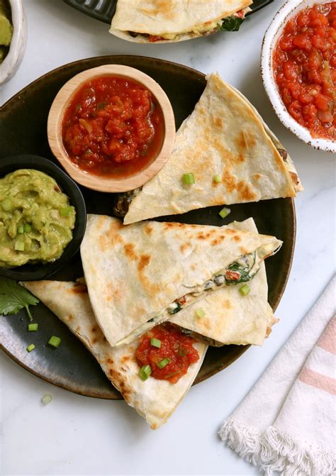 Vegan Quesadilla - Detoxinista