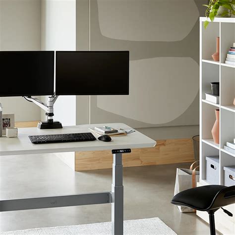 Vari Electric Standing Desk - A Pretty Stable & good choice for short people