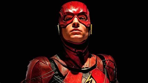 First Look At Ezra Miller’s New Flash Costume Revealed