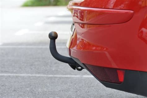 Est-il interdit de rouler avec une boule d’attelage ? - Planète Automobile