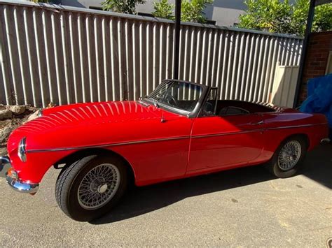 MGB 1965 Red Convertible – Star Cars Agency