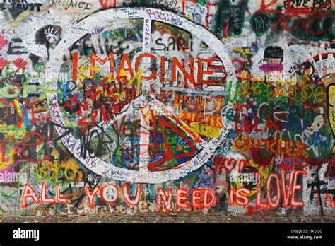 Peace graffiti hi-res stock photography and images - Alamy