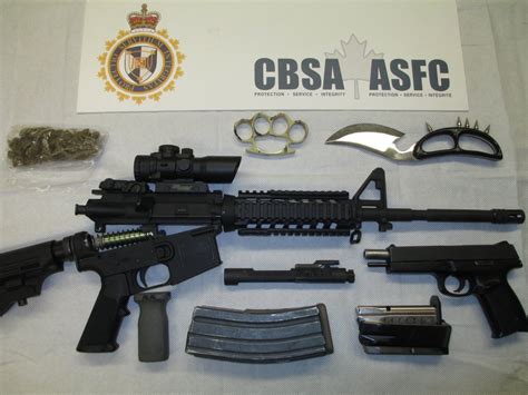 Assault rifle and other weapons seized at border | Globalnews.ca