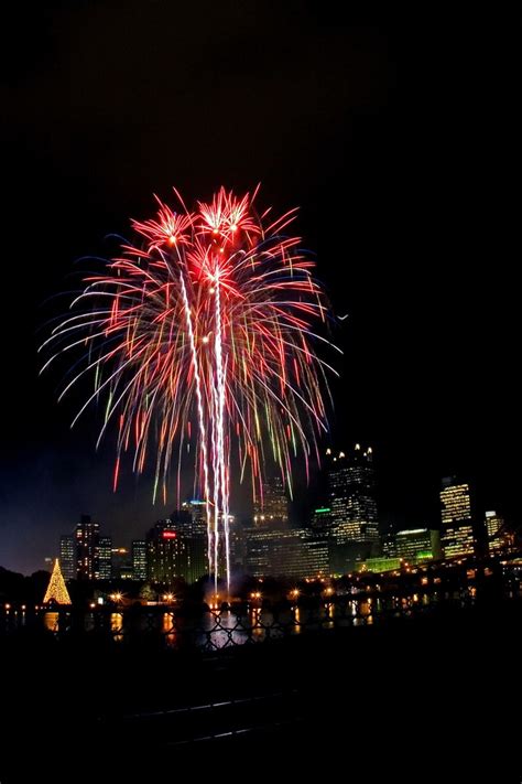 IMG_8250_pittsburgh_skyline_fireworks.jpg | sriram bala | Flickr