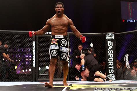 Herschel Walker wins second pro fight via TKO