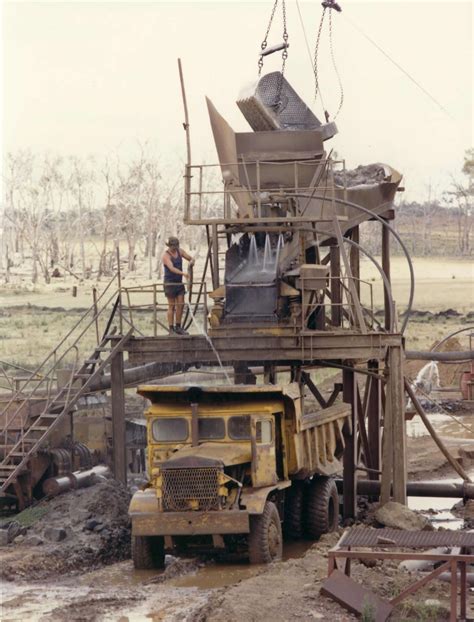 Sapphire mining in Inverell Australia | Rocks and minerals, Favorite ...