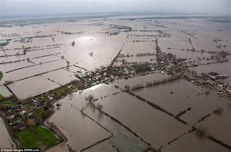 Huge pumps from Holland brought in to end misery in flood-hit Somerset ...