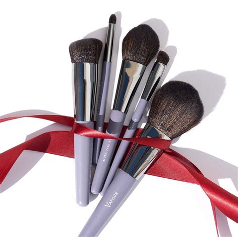 10 Best Vegan and Eco-Friendly Makeup Brushes You Can Buy Online