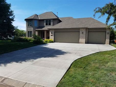 A Homeowner's Guide to the Average Cost of a Concrete Driveway