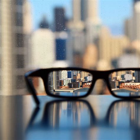 Nearsighted vs. Farsighted Vision | Buy Contact Lenses in Pakistan | Lenspk