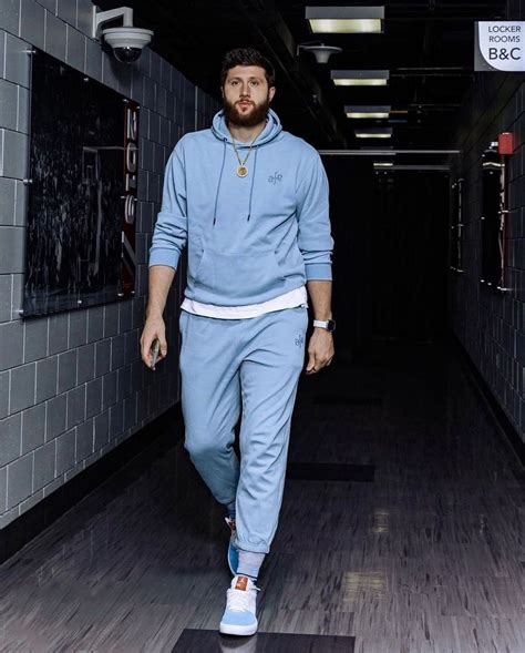 Jusuf Nurkić Outfit from January 27, 2023 | WHAT’S ON THE STAR?