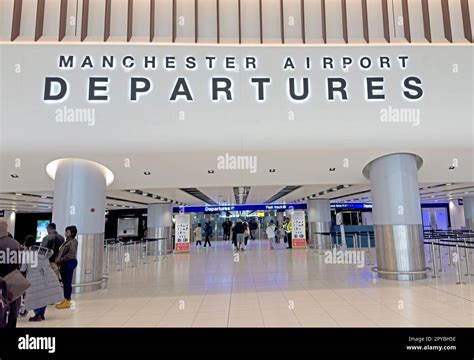 Manchester airport terminal 2 hi-res stock photography and images - Alamy