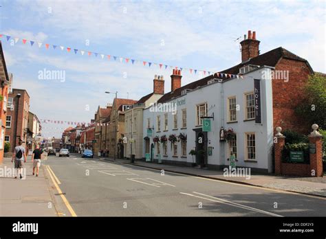 Bishops Table Hotel on West street, Farnham, Surrey, England, UK Stock Photo - Alamy