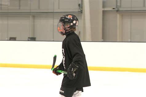 Many youth hockey leagues do not require neck guards - The Rink Live ...