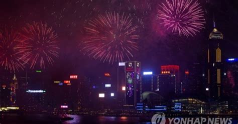 CHINA HONG KONG CHINESE NEW YEAR FIREWORKS