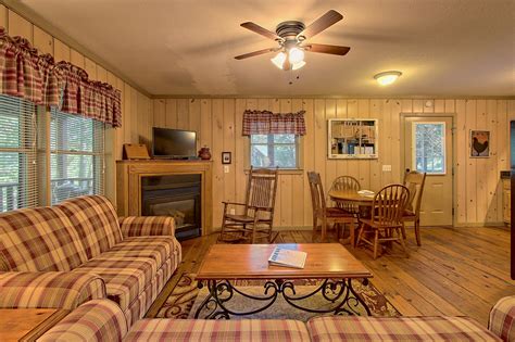 Cabin Rentals – The Retreat at Hiawassee River