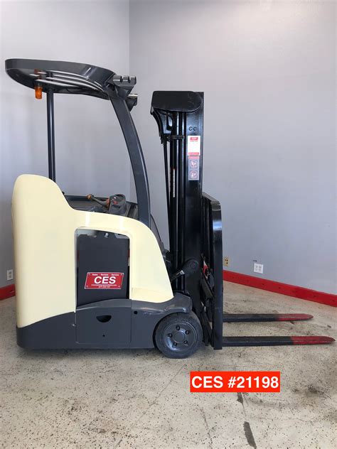 Used Forklift Dealer - Ces #20927 Crown Rc5540-40 Docker Stand Up ...